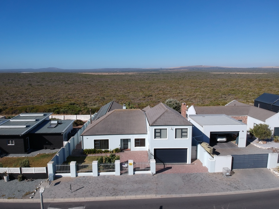 4 Bedroom Property for Sale in Pearl Bay Western Cape
